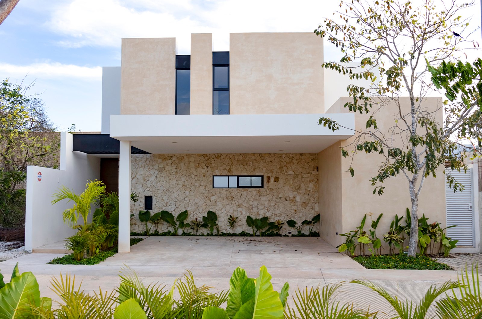 1842-Casa-en-venta-en-Plenum-Residencial-en-Merida-con-4-habitaciones-y-alberca (1).jpg